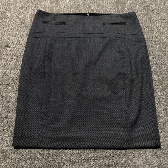 Express Dresses & Skirts - Express polyester gray skirt in mini to mid length great details and material 6‎